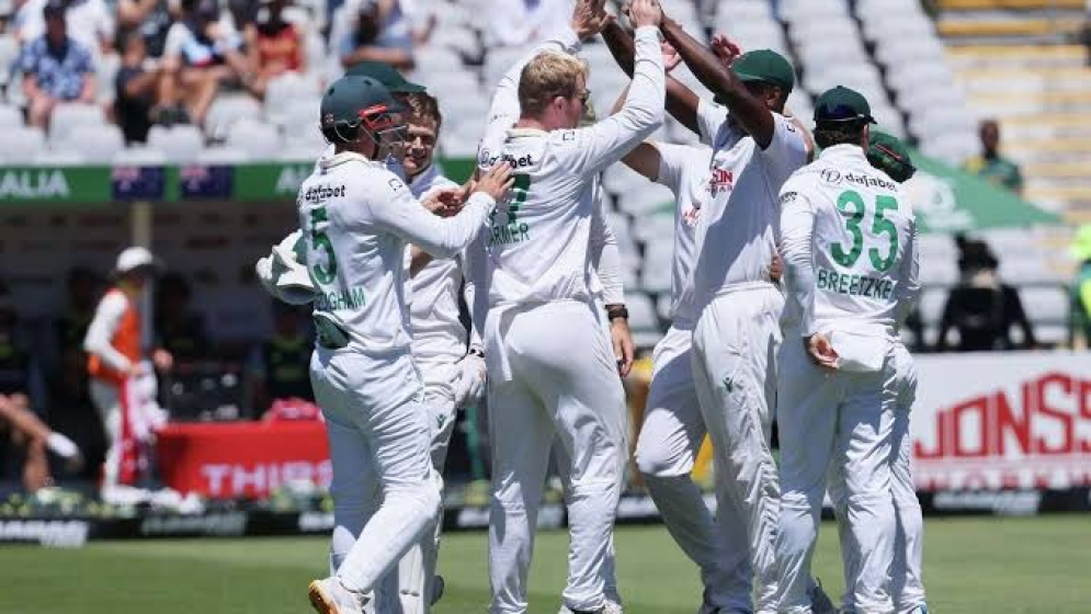 Australia reach 90-2 in reply to South Africa's 329
