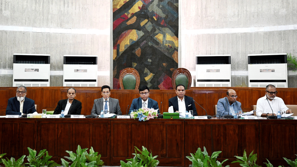 PM, opposition leader miss parliamentary meeting on defence ministry
