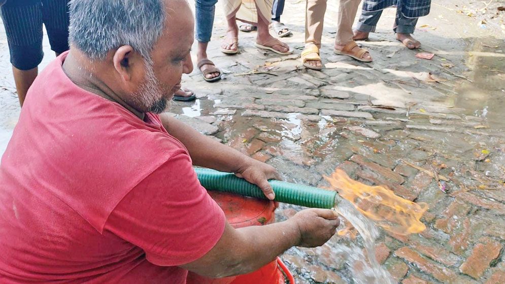 Gas ignites from submersible pump in Gopalganj, sparking curiosity