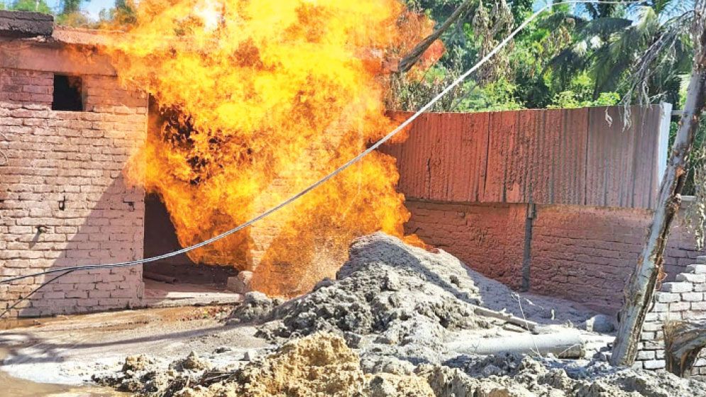 Gas fire rages for 4 days in Cox’s Bazar, section 144 imposed