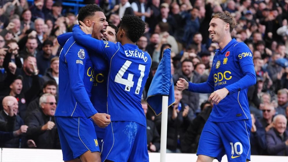 Chelsea push Carrick closer to Man Utd exit