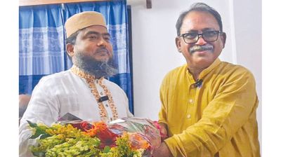 Thakurgaon-1: Faisal Amin offers flowers to defeated rival, seeks unity