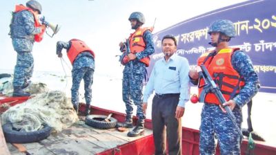 Navy seizes illegal nets, boats worth Tk61cr in hilsa conservation drive