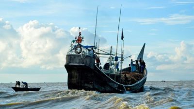 Fishermen back to bay as hilsa ban ends