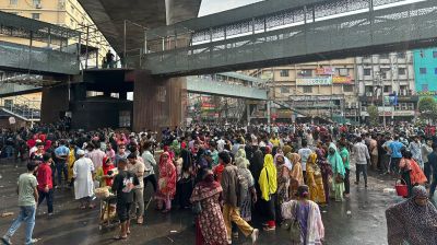 Garment workers block roads in Mirpur demanding Tk30,000 minimum wage
