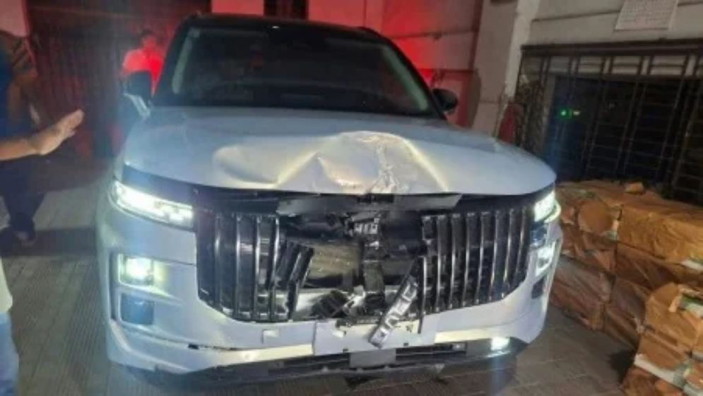 Ex-CID chief’s car hits rickshaw, leaving one critically injured