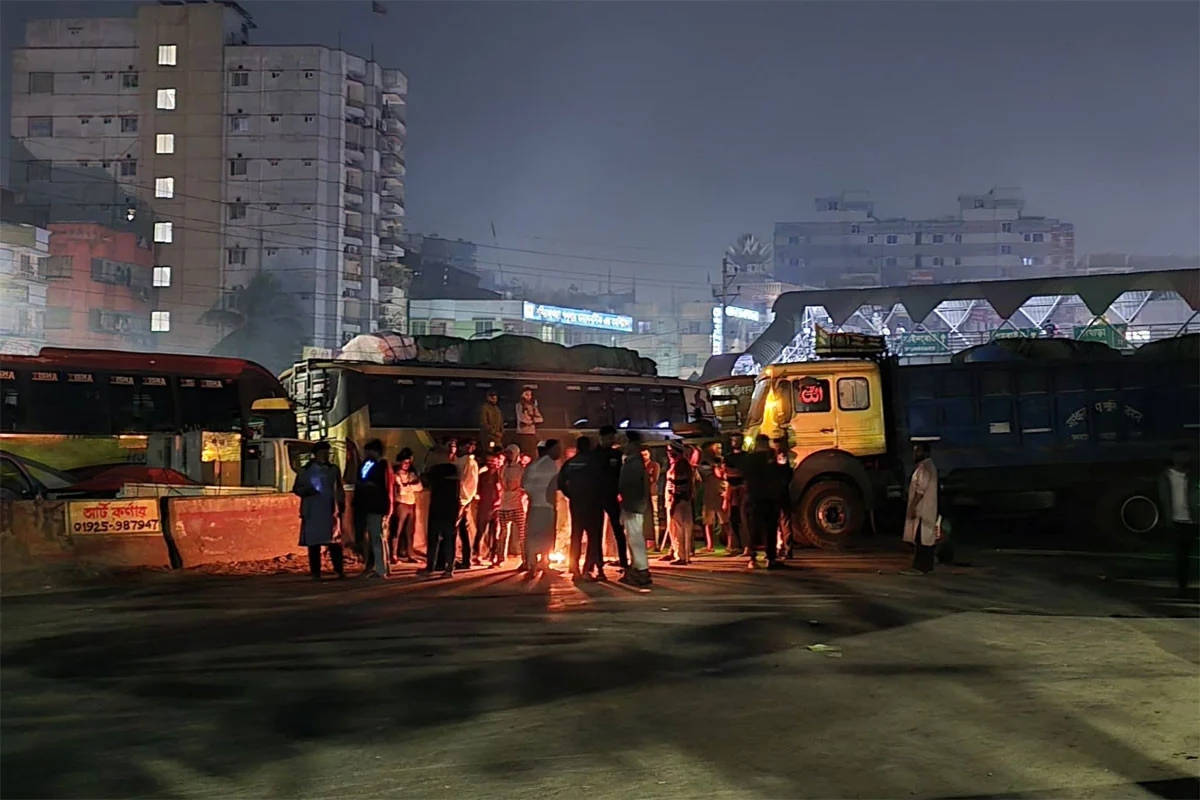 Protesters block Dhaka-Ctg Highway