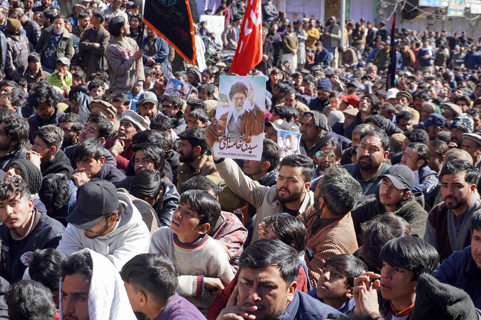 8 killed in pro-Iran protest at US consulate in Pakistan