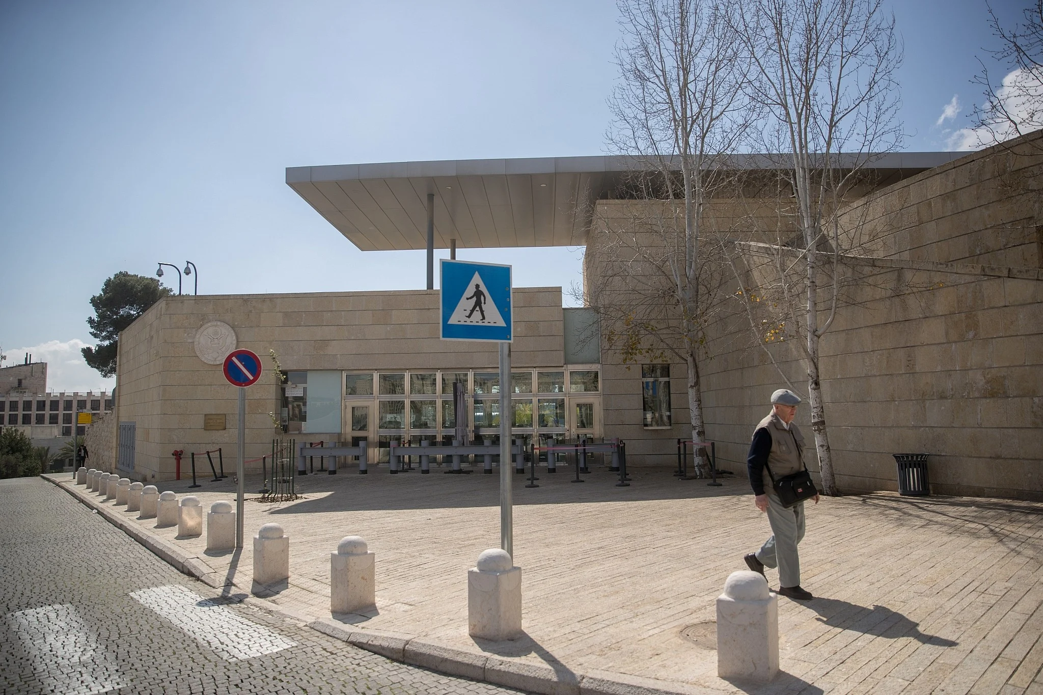 US embassy says it can't help Americans departing Israel